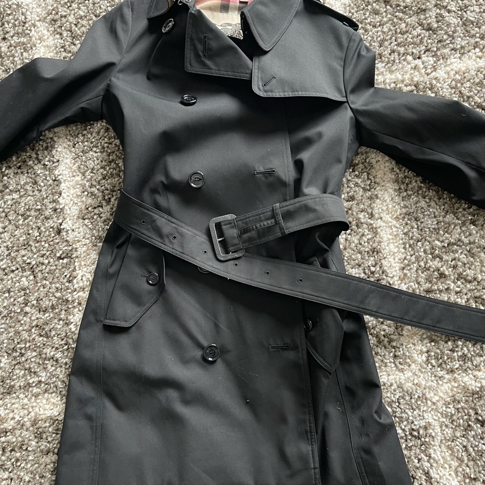 Burberry Elegant Black Trench Coat